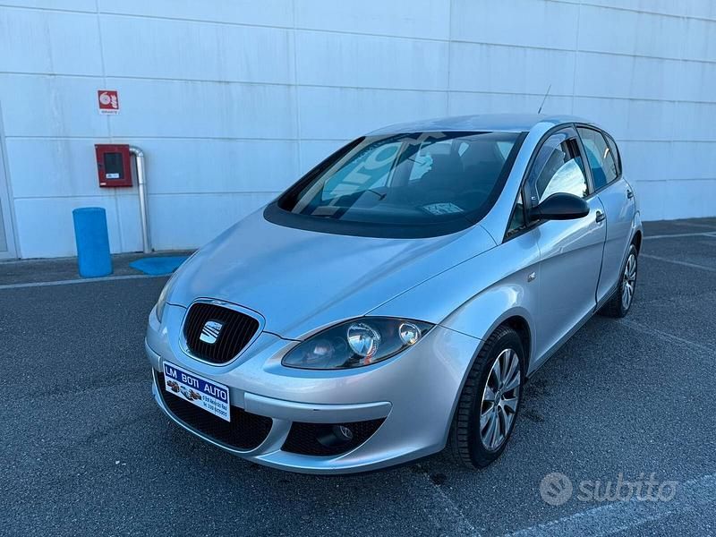 Grigio Usata 2005 Seat Altea Monovolume | 1200 € (Ottimo prezzo) - Immagine 1/4