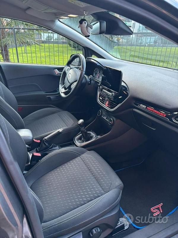 Gebraucht Ford Fiesta 86 PS (63 kW) 2019 Grau Limousine
