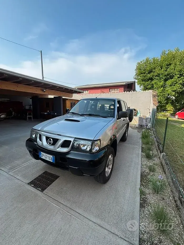 Usata Nissan Terrano 125 CV (91 kW) 2004 Grigio SUV