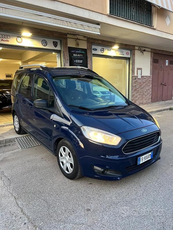 Usata Ford Tourneo Courier Titanium 75 CV (55 kW) 2015 Blu Monovolume
