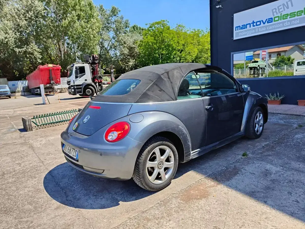 Usata VW New Beetle 105 CV (77 kW) 2010 Grigio Utilitaria