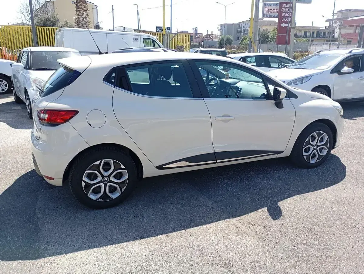 Usata Renault Clio IV 90 CV (66 kW) 2017 Beige Berlina