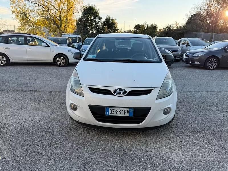 Usata Hyundai i20 Classic 78 CV (57 kW) 2009 Bianco Utilitaria