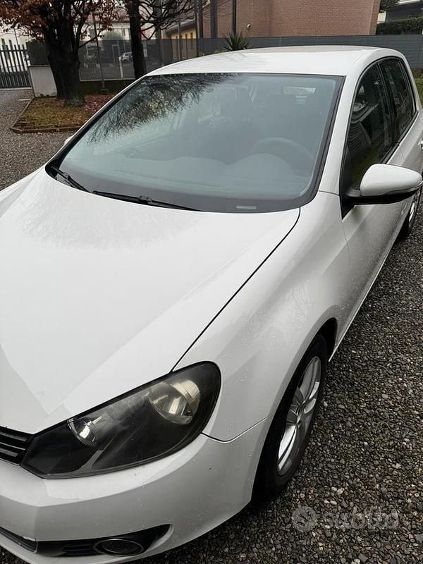 Usata VW Golf VI 122 CV (89 kW) 2011 Bianco Utilitaria