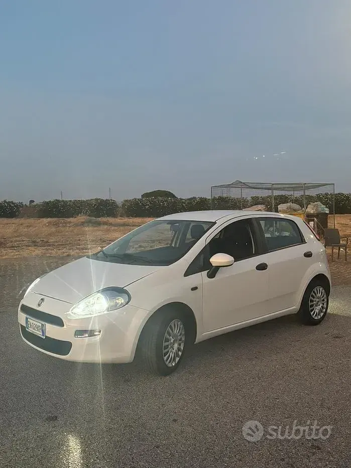 Usata Fiat Grande Punto 75 CV (55 kW) 2012 Bianco Utilitaria