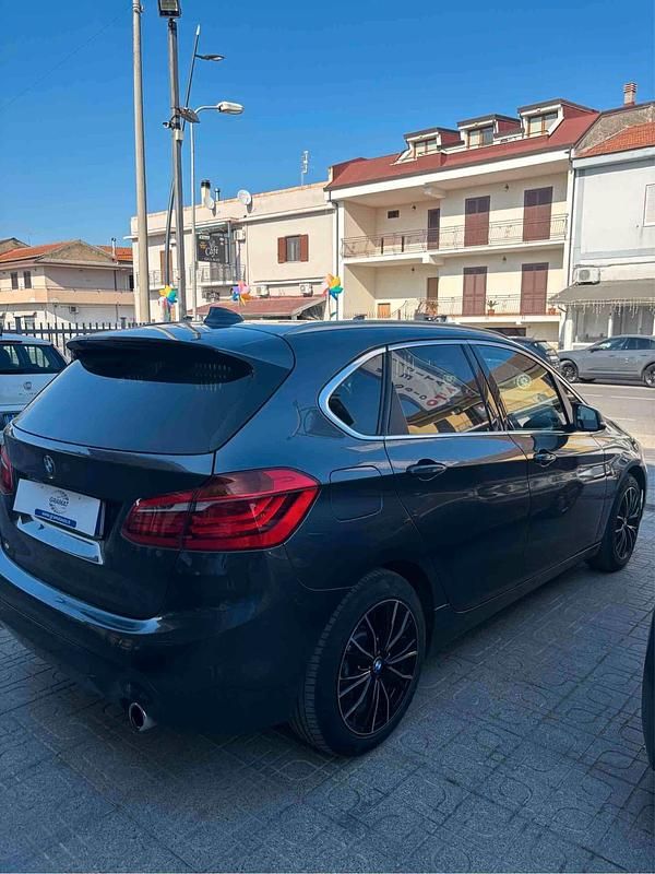 Usata BMW 218 Sport Line 151 CV (111 kW) 2018 Grigio Station wagon