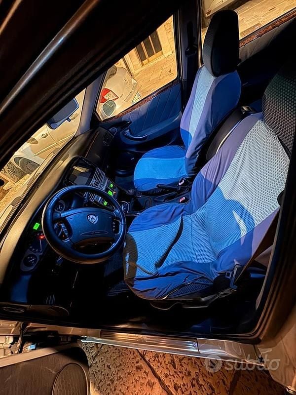 Usata Lancia Lybra 115 CV (84 kW) 2001 Grigio Station wagon