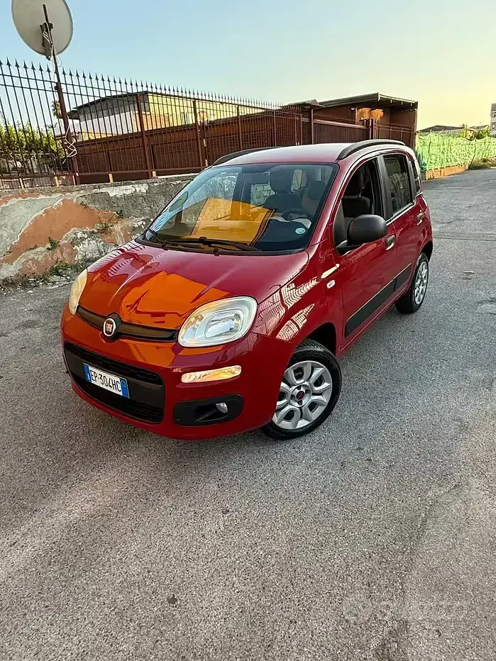 Usata Fiat Panda Lounge 80 CV (58 kW) 2013 Rosso Utilitaria