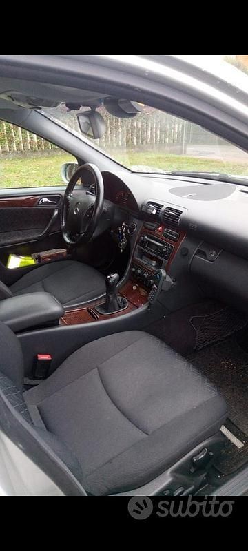 Usata Mercedes C220 147 CV (108 kW) 2000 Grigio Berlina