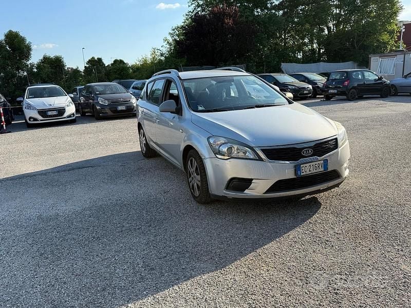 Usata Kia Ceed LX 90 CV (66 kW) 2010 Grigio Utilitaria