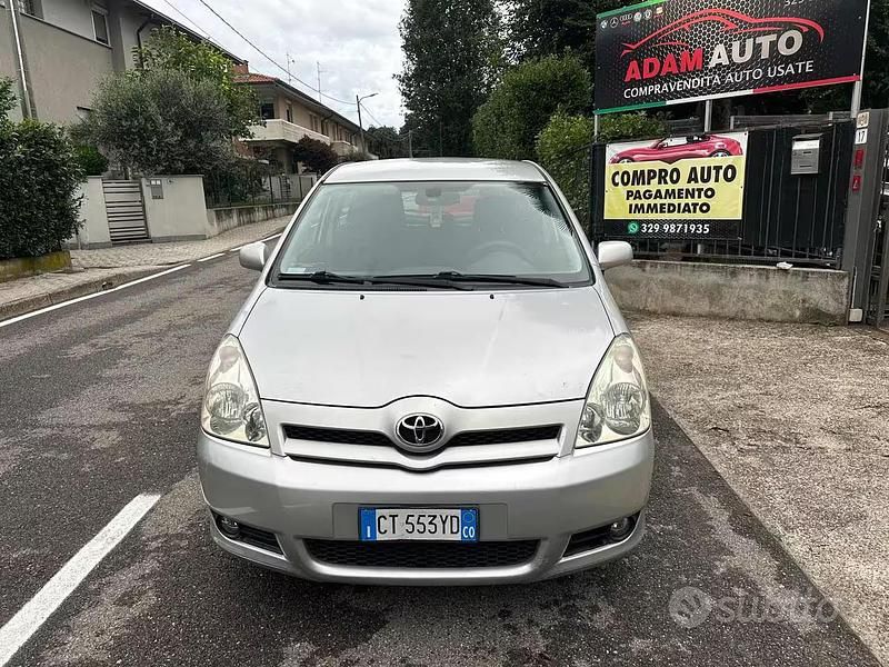 Usata Toyota Corolla Verso Sol 116 CV (85 kW) 2005 Marrone Monovolume
