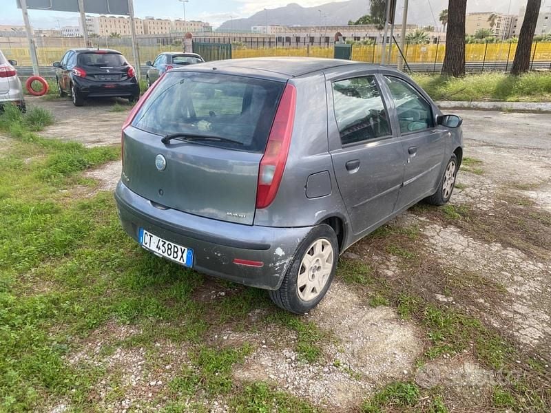 Usata Fiat Punto Active 69 CV (50 kW) 2004 Blu Utilitaria