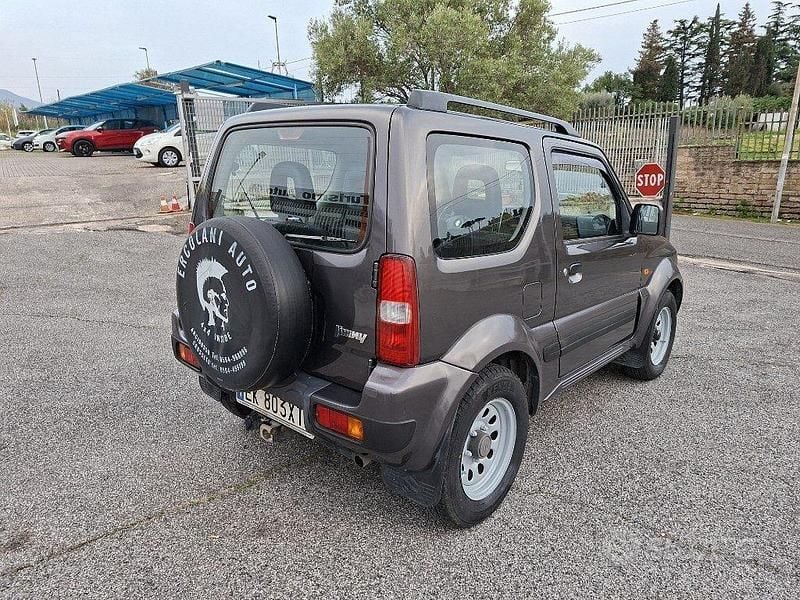 Second-hand Suzuki Jimny 86 CP (63 kW) 2012 Gri SUV