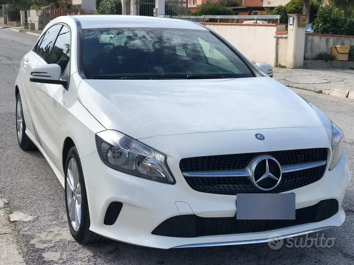 Usata Mercedes A180 109 CV (80 kW) 2015 Berlina