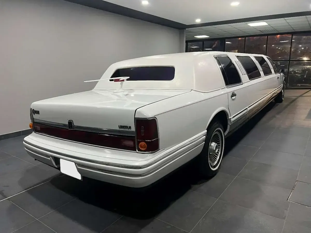 Usata Lincoln Town Car 152 CV (111 kW) 1992 Bianco Berlina