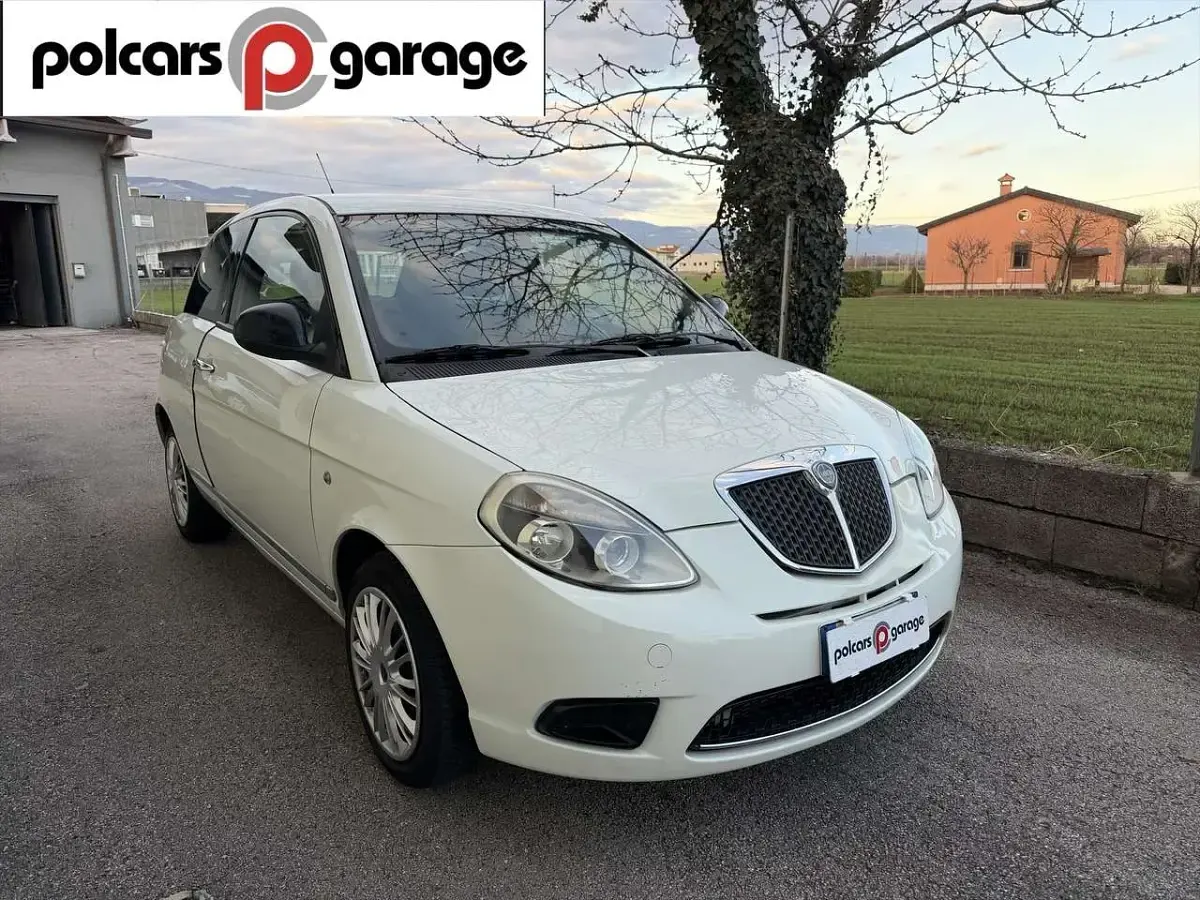 Usata Lancia Ypsilon 69 CV (50 kW) 2010 Bianco Utilitaria