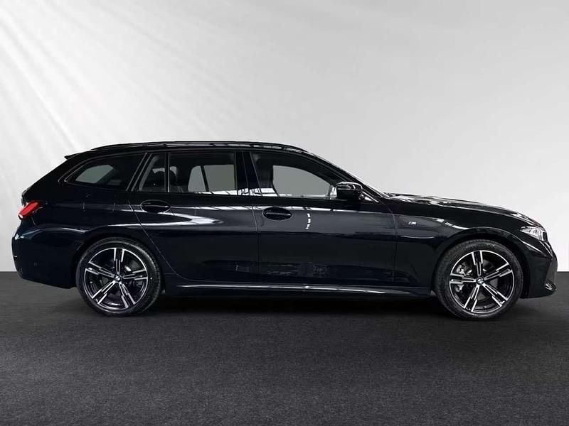 Usata BMW 330 M Sport 245 CV (180 kW) 2024 Zaffiro nero Station wagon