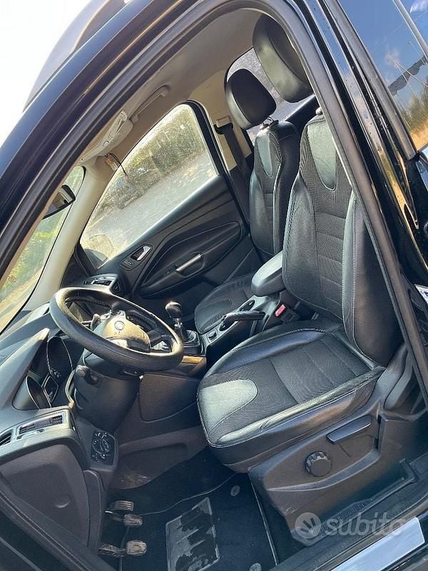 Usata Ford Kuga S 150 CV (110 kW) 2015 Nero SUV
