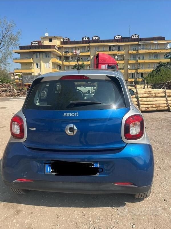 Usata Smart ForFour 2017 Blu Utilitaria