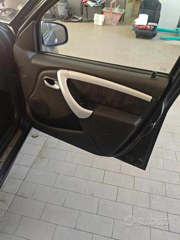 Gebraucht Dacia Logan Lauréate 75 PS (55 kW) 2008 Grau Kombi