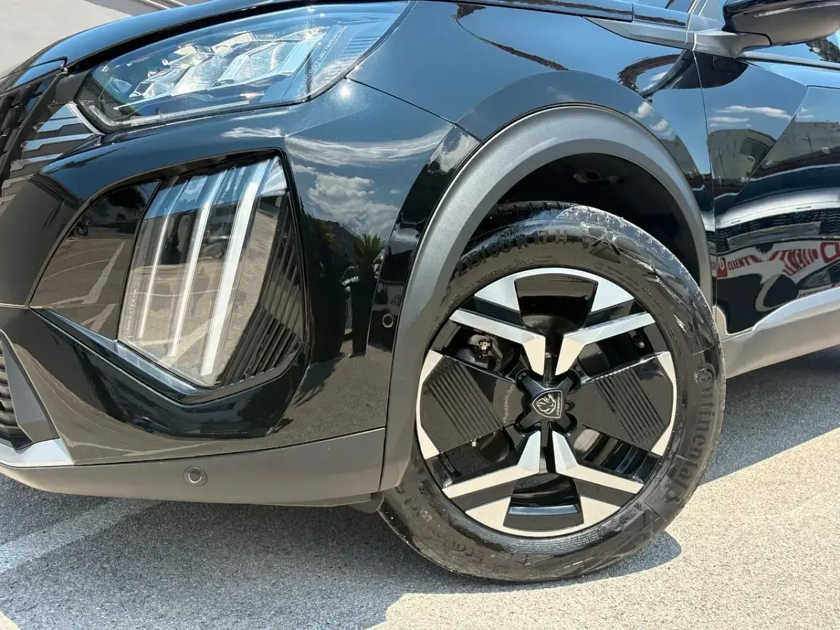 Usata Peugeot 2008 Allure 101 CV (74 kW) 2026 Nero SUV