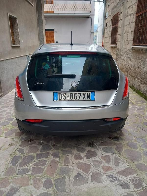 Usata Lancia Delta 120 CV (88 kW) 2008 Grigio Utilitaria