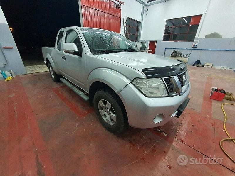 Usata Nissan Navara 190 CV (139 kW) 2011 Grigio Pick-up