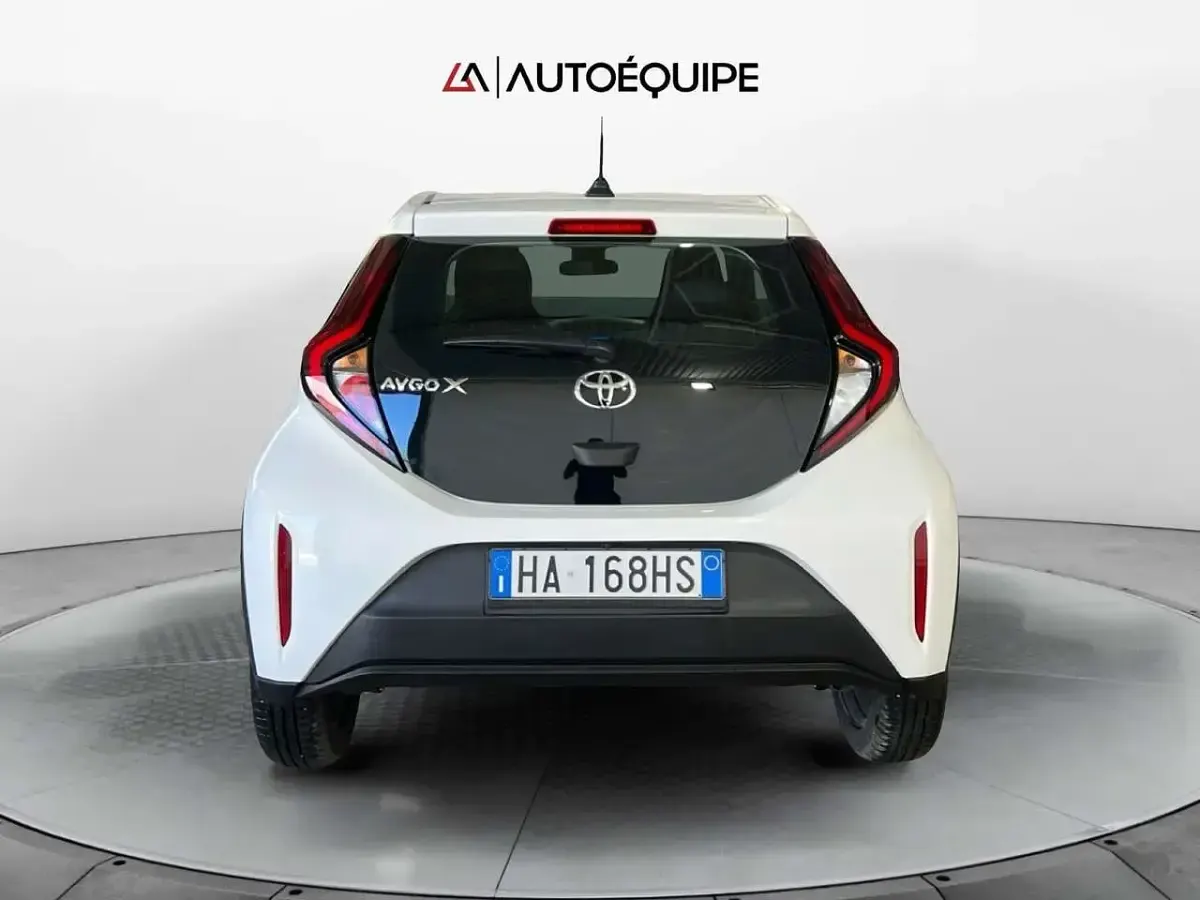 Usata Toyota Aygo X Active 72 CV (52 kW) 2025 Bianco SUV