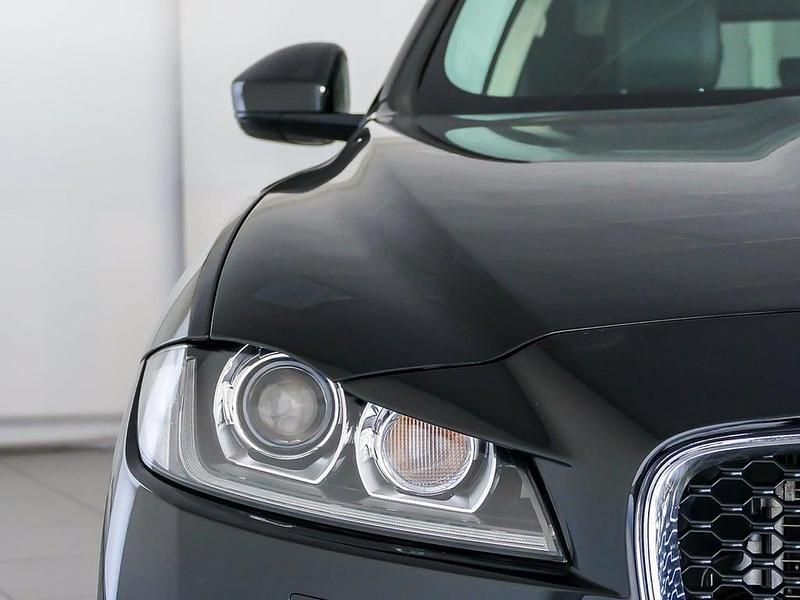 Usata Jaguar F-Pace Prestige 180 CV (132 kW) 2020 Nero metallizzato SUV