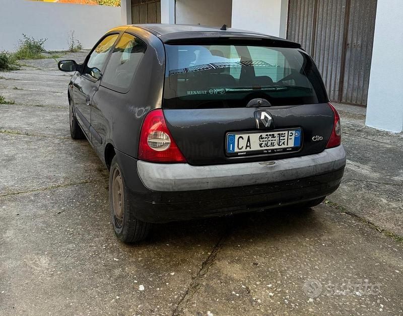 Usata Renault Clio II 58 CV (42 kW) 2002 Berlina