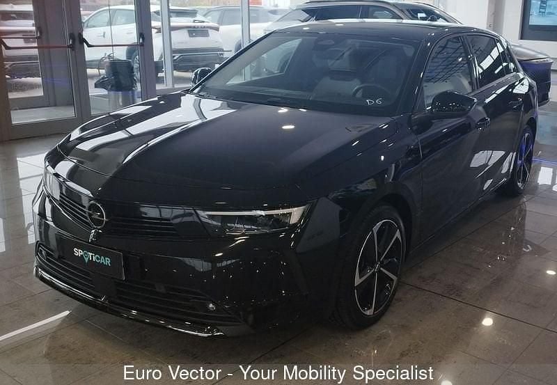 Usata Opel Astra Ultimate 131 CV (96 kW) 2024 Nero Utilitaria