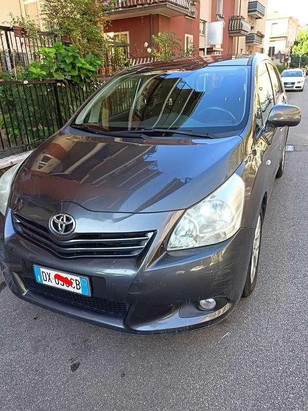 Usata 2009 Toyota Verso Monovolume | 2900 € - Immagine 1/4