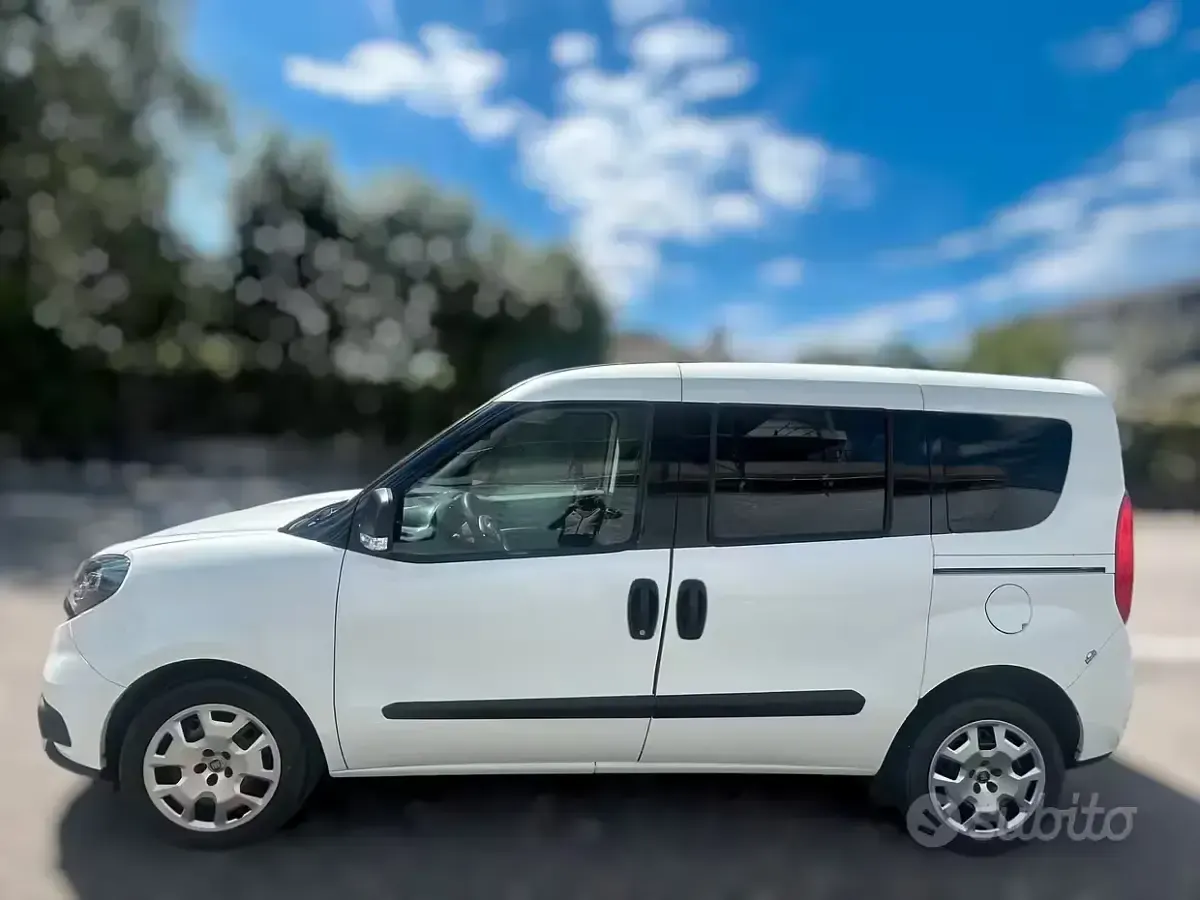 Usata Fiat Doblò 120 CV (88 kW) 2020 Bianco Monovolume