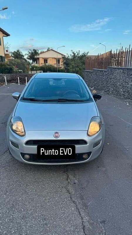 Grigio Usata 2013 Fiat Punto Evo Utilitaria | 4990 € (Buon prezzo) - Immagine 1/4