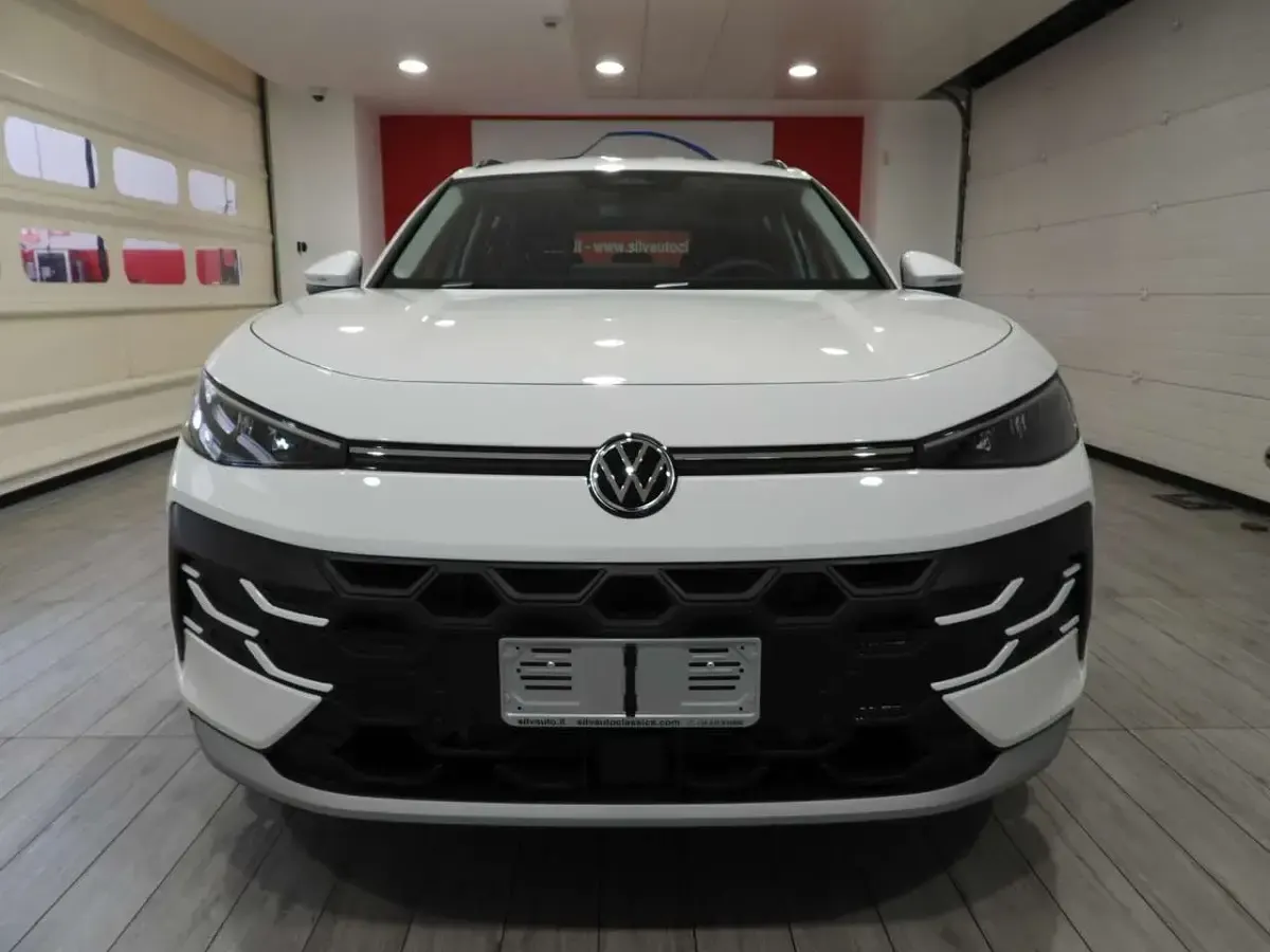 Nuova VW T-Roc Life 116 CV (85 kW) 2026 Canary yellow SUV