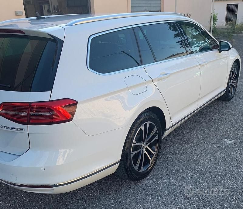 Usata VW Passat Executive 150 CV (110 kW) 2016 Bianco Station wagon