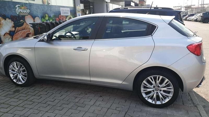 Usata Alfa Romeo Giulietta 120 CV (88 kW) 2016 Argento Utilitaria