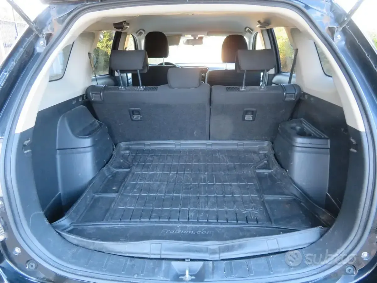 Usata Mitsubishi Outlander 150 CV (110 kW) 2015 Nero SUV