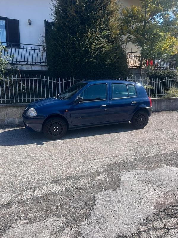 Usata Renault Clio II 75 CV (55 kW) 1999 Blu Berlina
