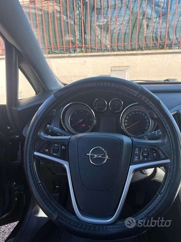 Usata Opel Astra 110 CV (80 kW) 2011 Nero Station wagon