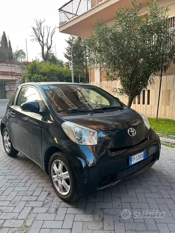 Käytetty Toyota iQ 68 HP (50 kW) 2009 Musta Viistoperä