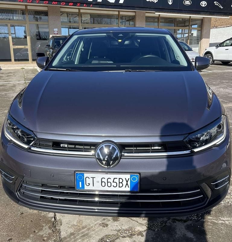 Usata VW Polo R-line 110 CV (80 kW) 2024 Grigio Utilitaria