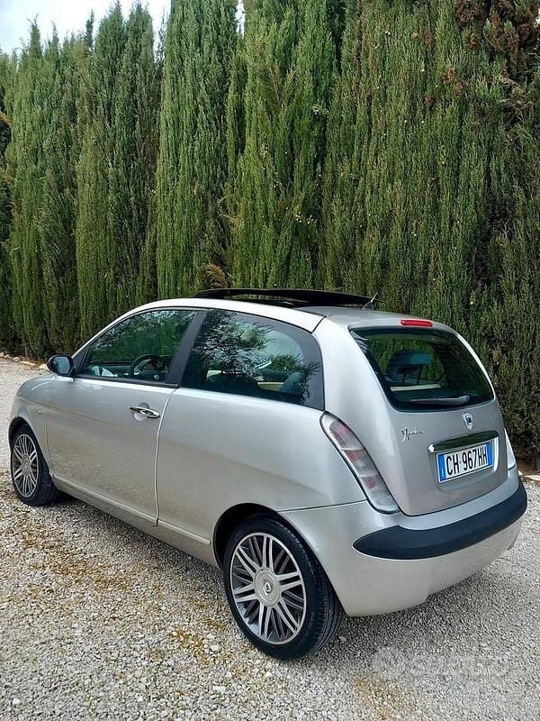 Usata Lancia Ypsilon 69 CV (50 kW) 2005 Grigio Utilitaria
