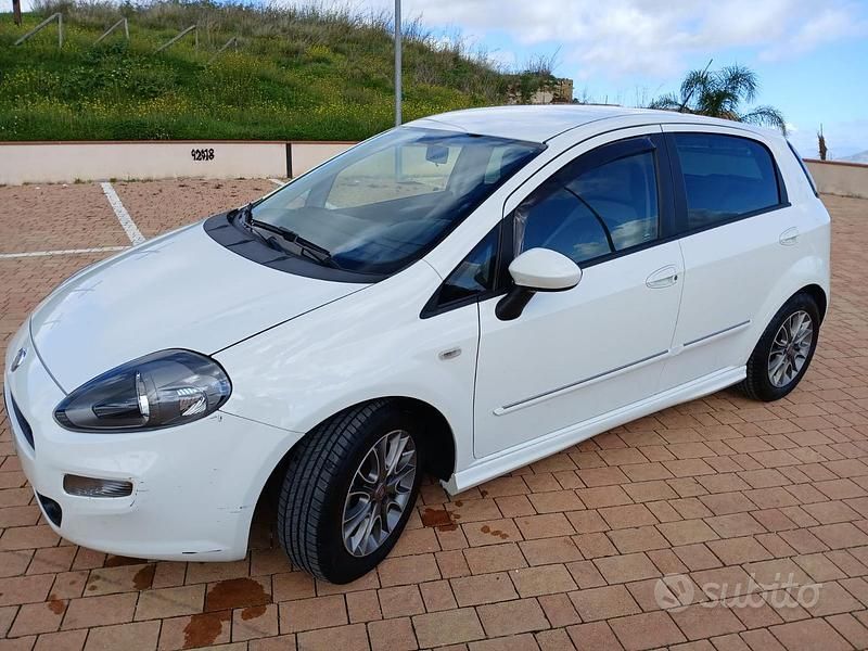 Usata Fiat Punto 75 CV (55 kW) 2012 Bianco Berlina