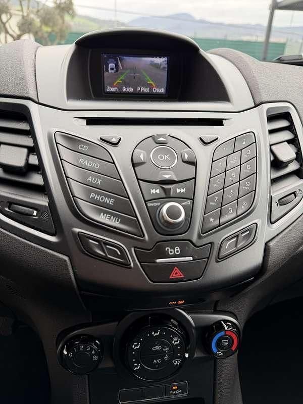 Usata Ford Fiesta Titanium 75 CV (55 kW) 2015 Grigio Berlina
