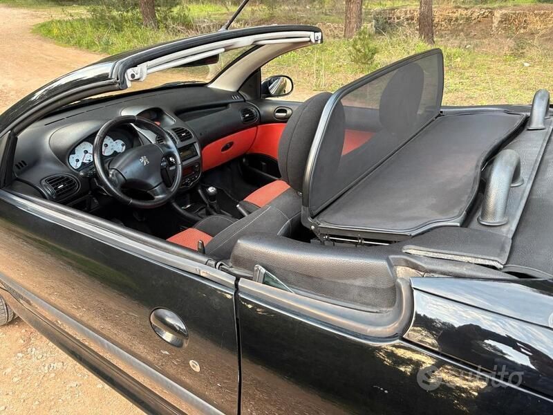 Usata Peugeot 206 CC 2002 Nero Cabrio