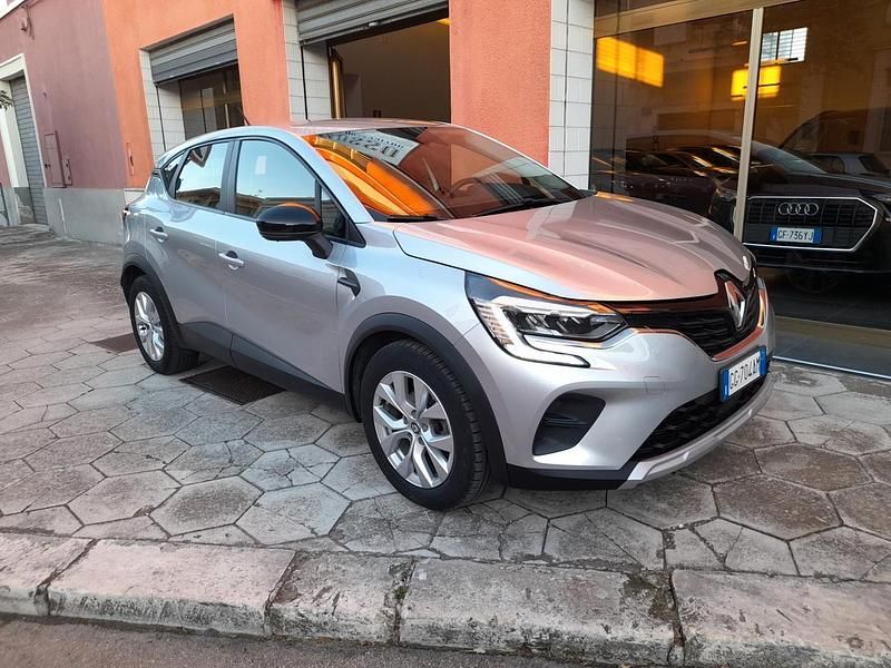 Usata Renault Captur 101 CV (74 kW) 2021 Argento SUV