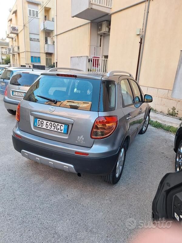 Usata Fiat Sedici Dynamic 120 CV (88 kW) 2006 Grigio SUV