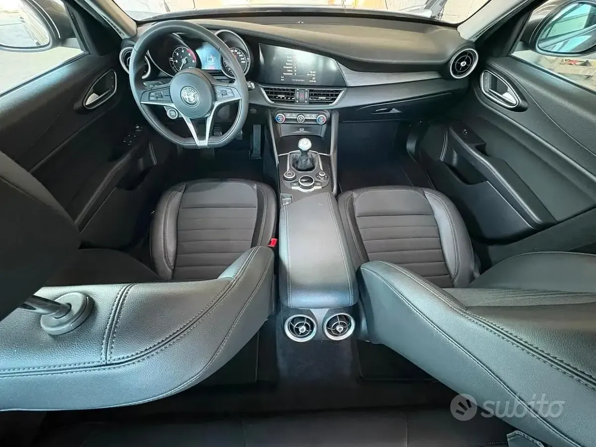Usata Alfa Romeo Giulia Super 180 CV (132 kW) 2018 Grigio Berlina
