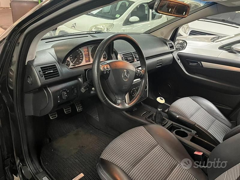 Usata Mercedes A180 Avantgarde 109 CV (80 kW) 2007 Nero Berlina
